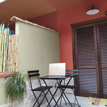 ヴィラ La Casa Dei Poeti ヴィッラシミーウス